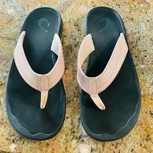 Authentic Olukai Flip Flops pink and Black size 7. Excellent condition